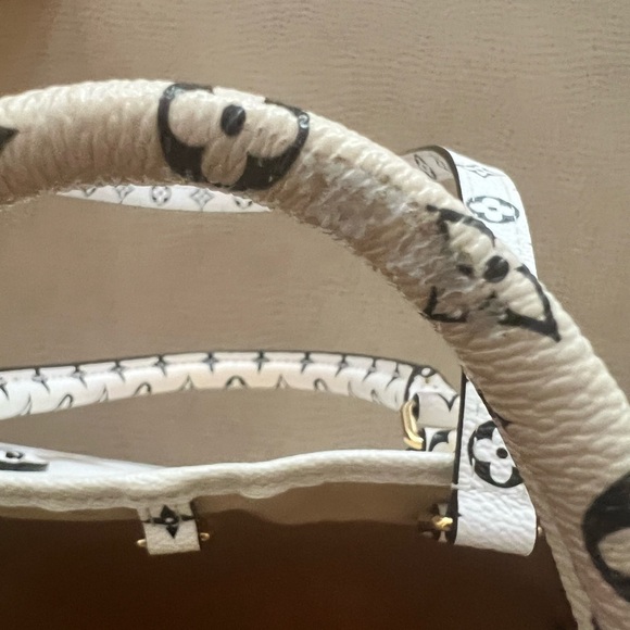 Louis Vuitton Onthego GM Giant Monogram tote bag, green/white/tan - Picture 8 of 15